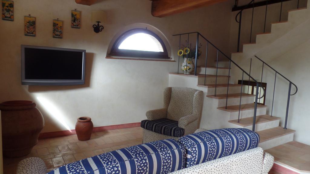 Il Fienile Holiday Home Le Fornacette Екстериор снимка